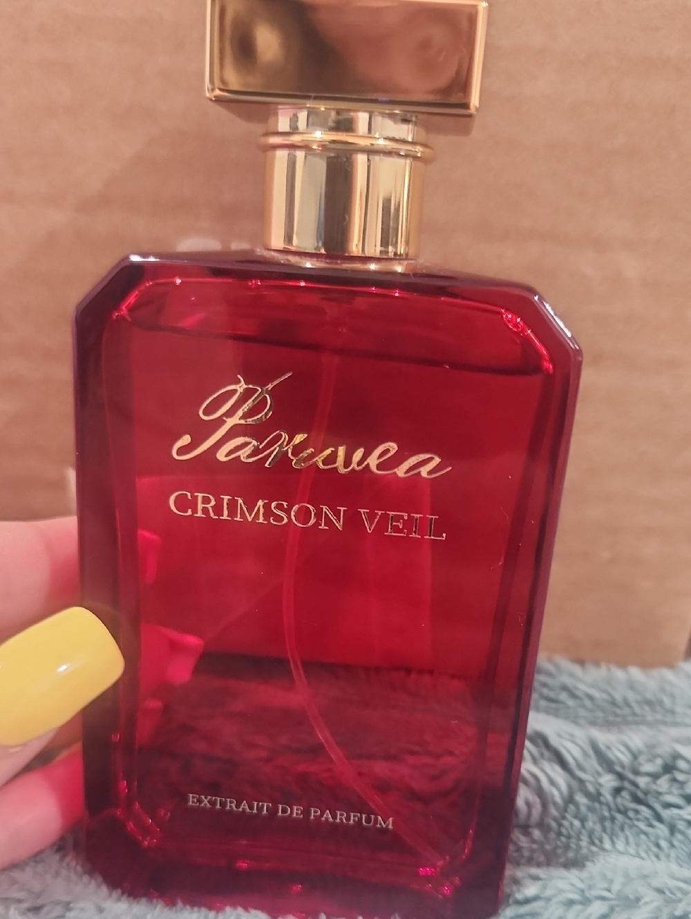 Paruvea Crimson Veil Like New